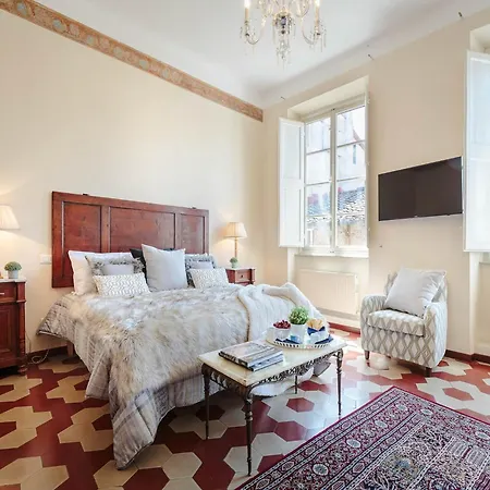 And Convenient In Apartment Lucca