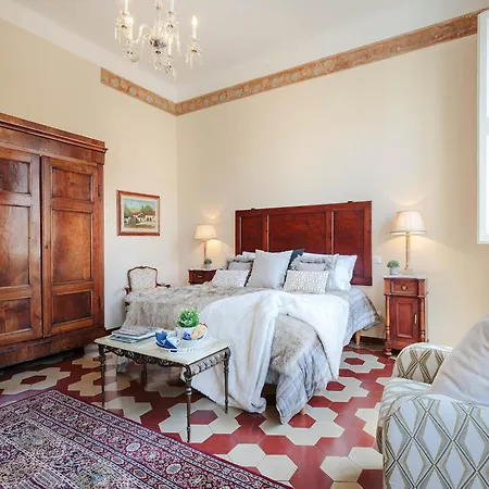 And Convenient In Apartment Lucca